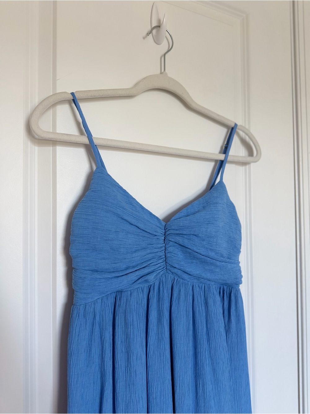 Abercrombie & Fitch Crinkle Textured Ruched Maxi Dress - Picture 7 of 7